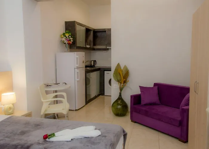 Polykratis בית הארחה 4*