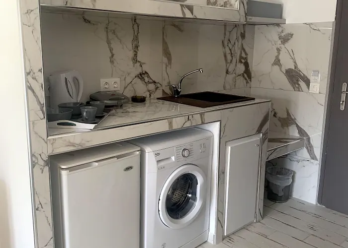 בית הארחה Polykratis 4*