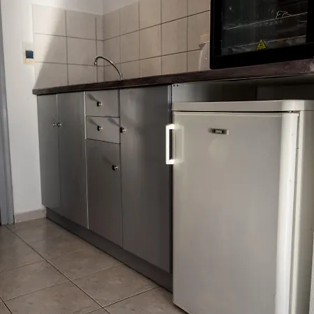 Guest house Polykratis 4*