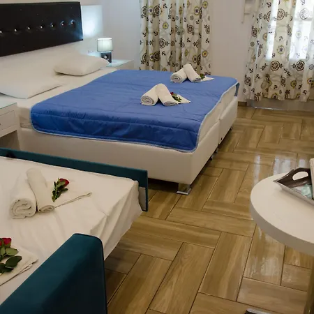 Πανσιόν πολυκράτης Σκιάθος Πόλη