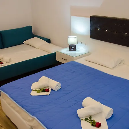 Guest house Polykratis 4*