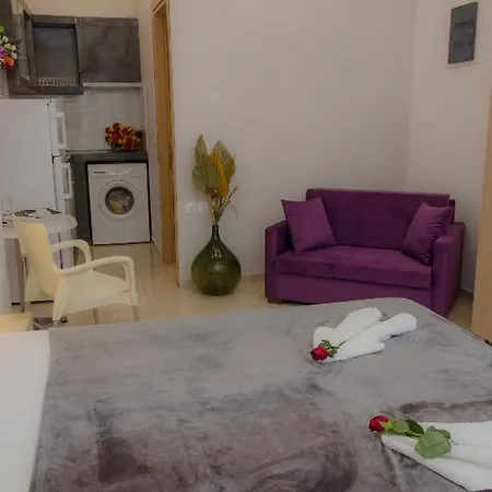 Guest house Polykratis 4*