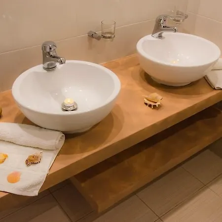 Guest house Polykratis 4*