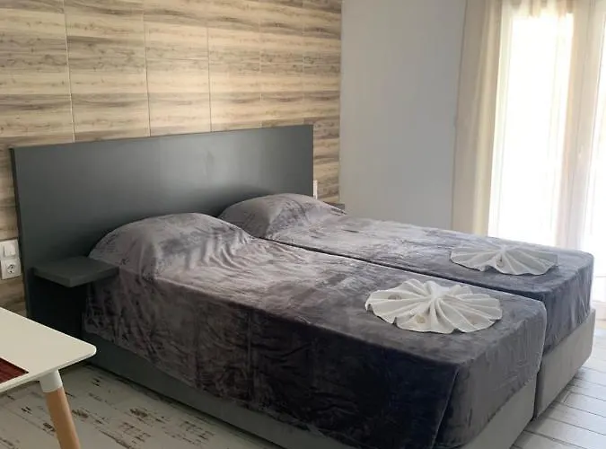 Guest house Polykratis 4*