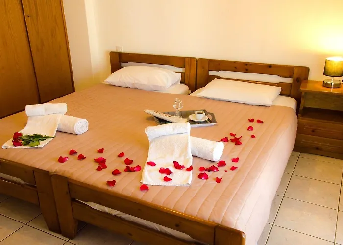 Guest house Polykratis 4*