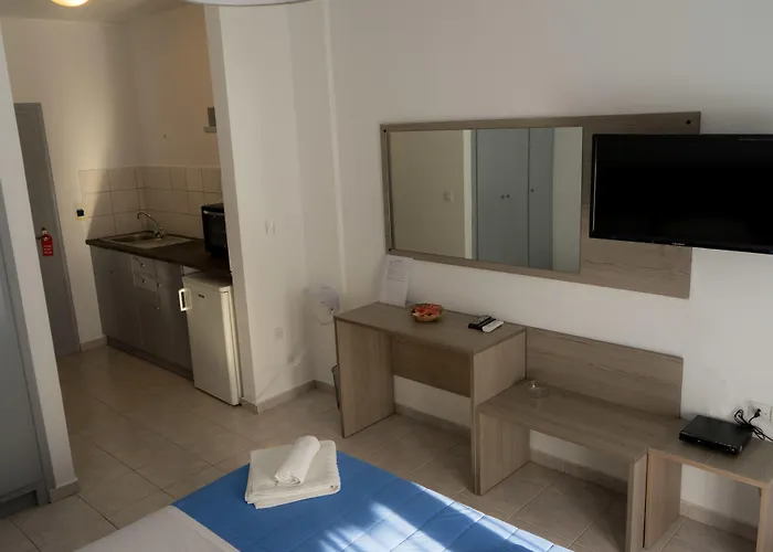 Polykratis Guest house 4*